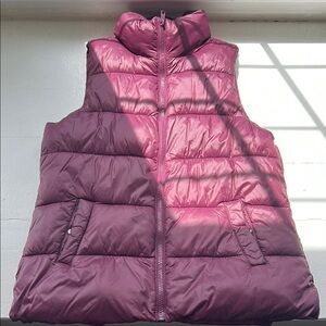 Old Navy Women's Puffer Vest - Burgundy